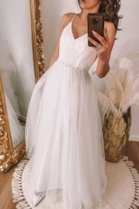 Suknie ślubne - Biała sukienka tiulowa z perełkami w talii