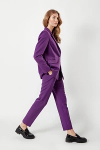 Garnitury - Spodnie w kantw kolorze fioletowym