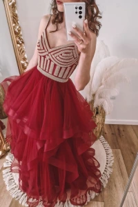 Lilith-sklep.pl - Bordowa sukienka tiulowa z asymetrycznym dołem i zdobioną górą