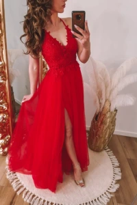 Lilith-sklep.pl - Czerwona sukienka tiulowa z haftowaną górą i rozcięciem na nodze