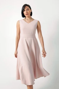 Sukienki - Rozkloszowana sukienka w kolorze jasnego ru