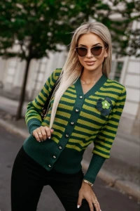 Candytm.pl - Sweterek rozpinany w paski z ozdobnym kwiatem zielony