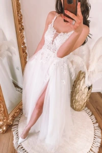 Suknie ślubne - Tiulowa sukienka maxi z rozcięciem na nodze i paseczkami na plecach
