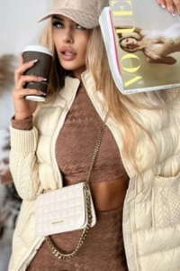 Charlottefashion.pl - Kurtka pikowana beowa duga z sweterkowymi rkawami w328