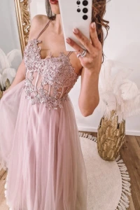 Sukienki - Różowa sukienka tiulowa z haftowanym gorsetem