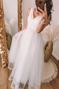 Suknie ślubne - Sukienka z perełkami na szerokich ramiączkach, biała