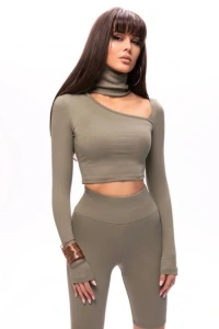 Avocadostyle.pl - Seksowny crop top z wycięciem