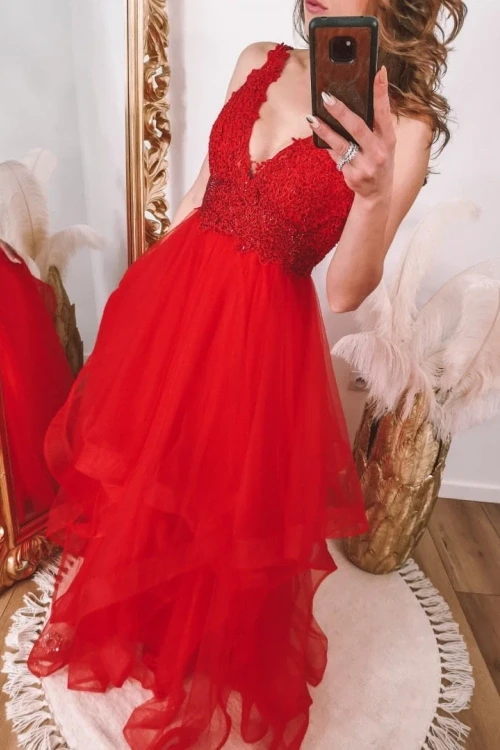 Czerwona sukienka maxi z asymetrycznym dołem