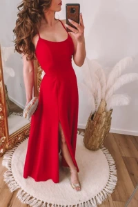 Sukienki - Zwiewna sukienka maxi z rozcięciem na nodze czerwona