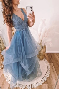 Sukienki - Niebieska sukienka maxi z asymetrycznym dołem