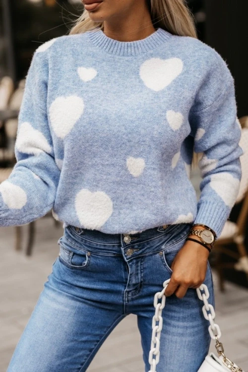 Sweter z wiskozy w serca błękitny