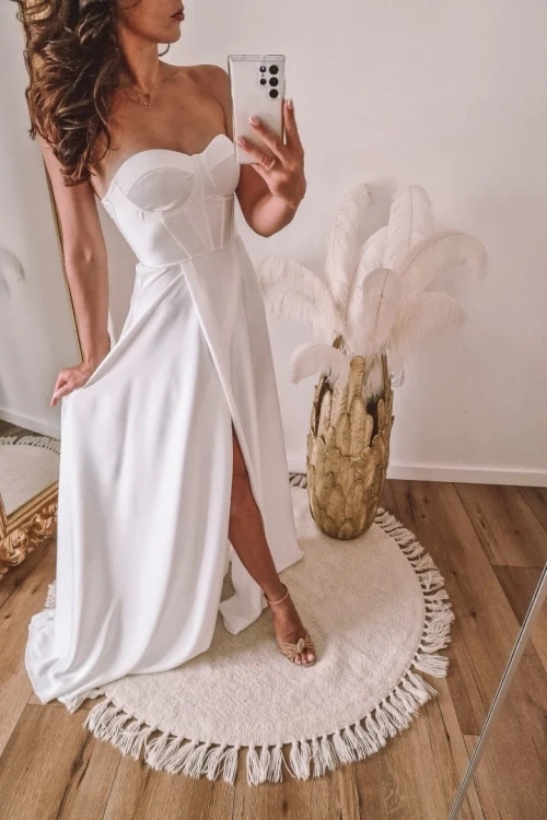 Biała sukienka satynowa z gorsetową górą