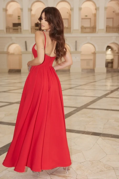 Bride - zamaszysta czerwona suknia