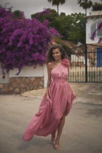 Lou.pl - Maribel - maxi sukienka w koralowym kolorze
