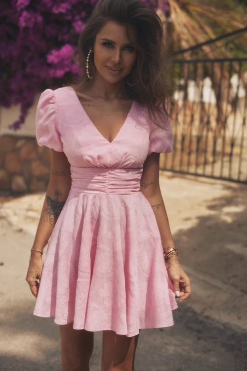 Nilda - mini koktajlowa sukienka w pudrowym różu