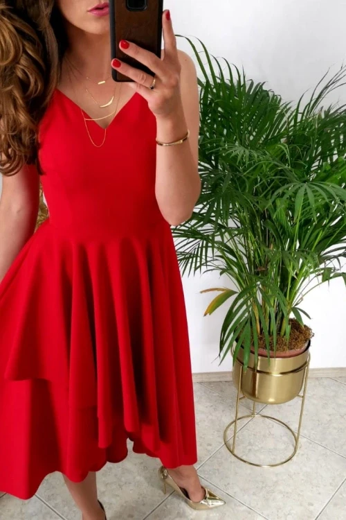 Czerwona sukienka asymetryczna na cienkich ramiączkach