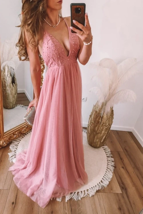 Różowa sukienka tiulowa z perełkami i odkrytymi plecami
