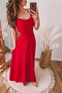 Sukienki - Zwiewna sukienka maxi z rozcięciem na nodze czerwona