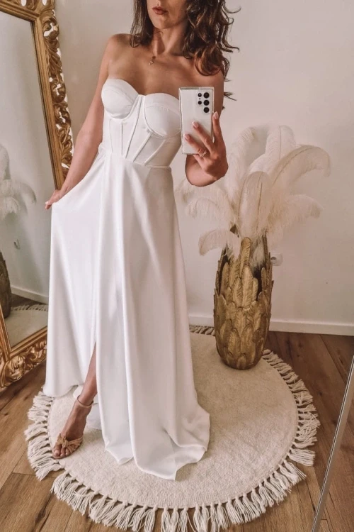 Biała sukienka satynowa z gorsetową górą