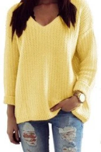 Swetry - Mikos luźny sweter damski w serek v 627 żółty