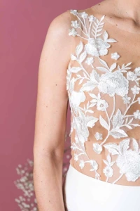 Suknie ślubne - Body z aplikacjami z haftu