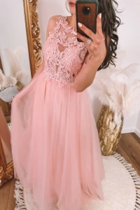 Sukienki - Tiulowa sukienka maxi z haftowaną górą, pudrowy róż