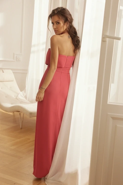 Irmina - satynowa elegancka suknia w rubinowym kolorze z ozdobnym chokerem