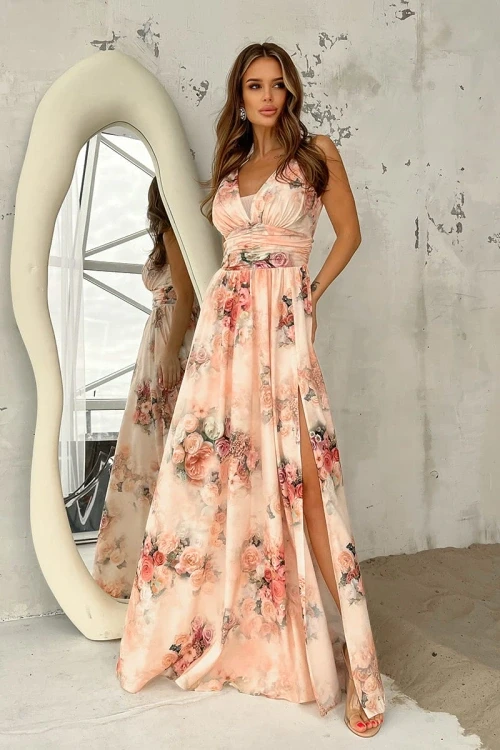 Sukienka maxi w kwiaty brzoskwiniowa 245-17